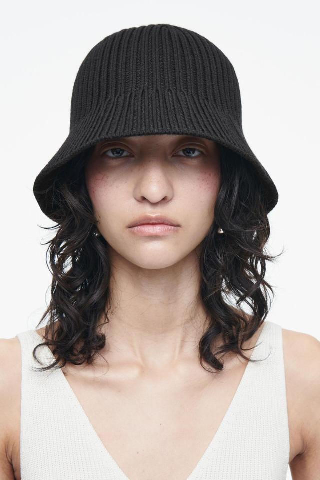 RIBBED-KNIT BUCKET HAT Product Image