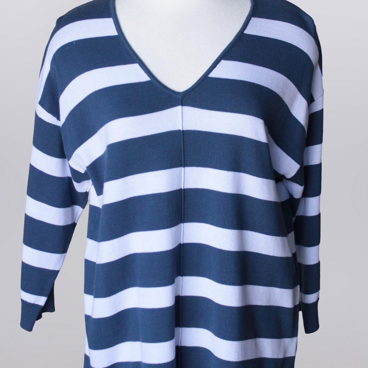 3/4 sleeve v neck top Product Image