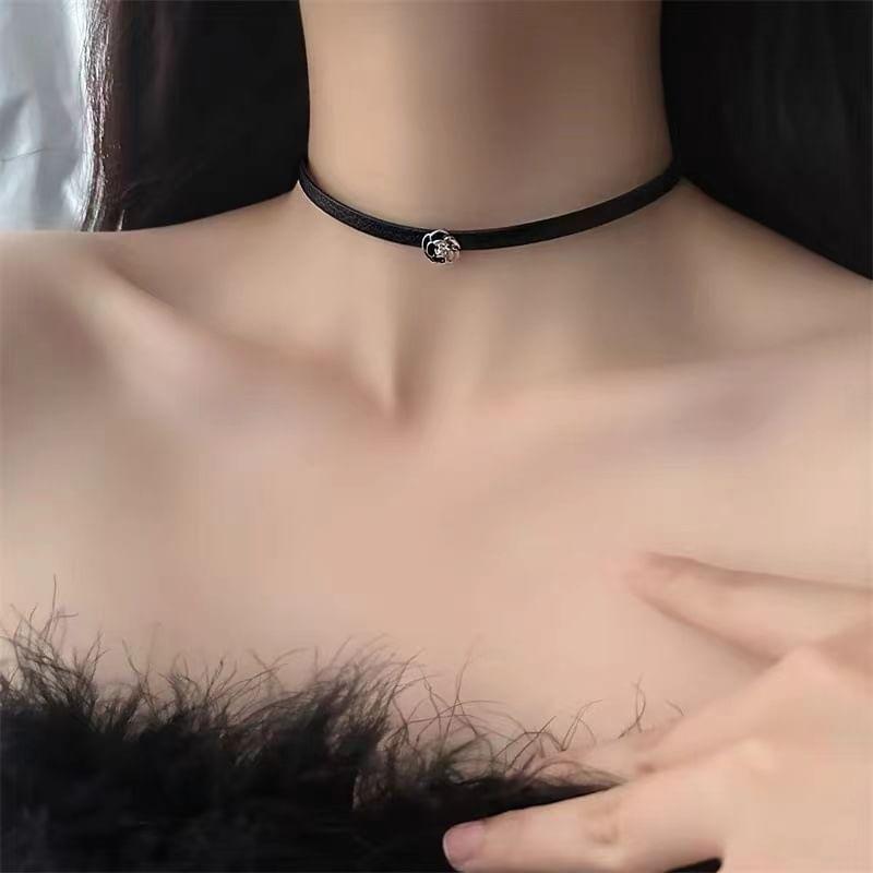 Flower Choker Product Image