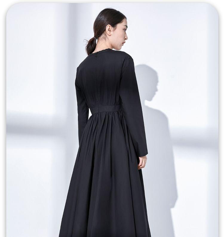 Long-Sleeve Crew Neck Plain Ruched Midi A-Line Dress Product Image