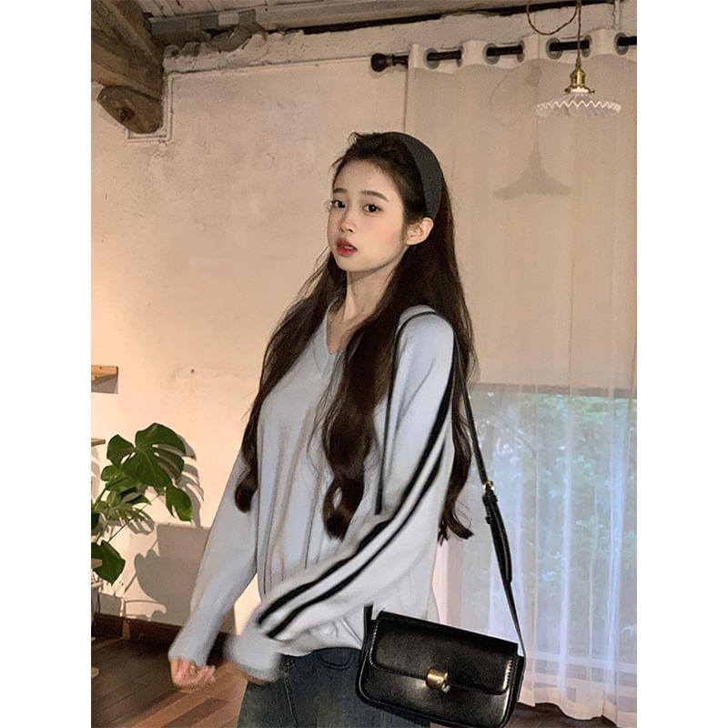 Long-Sleeve V-Neck Plain Sweater Product Image