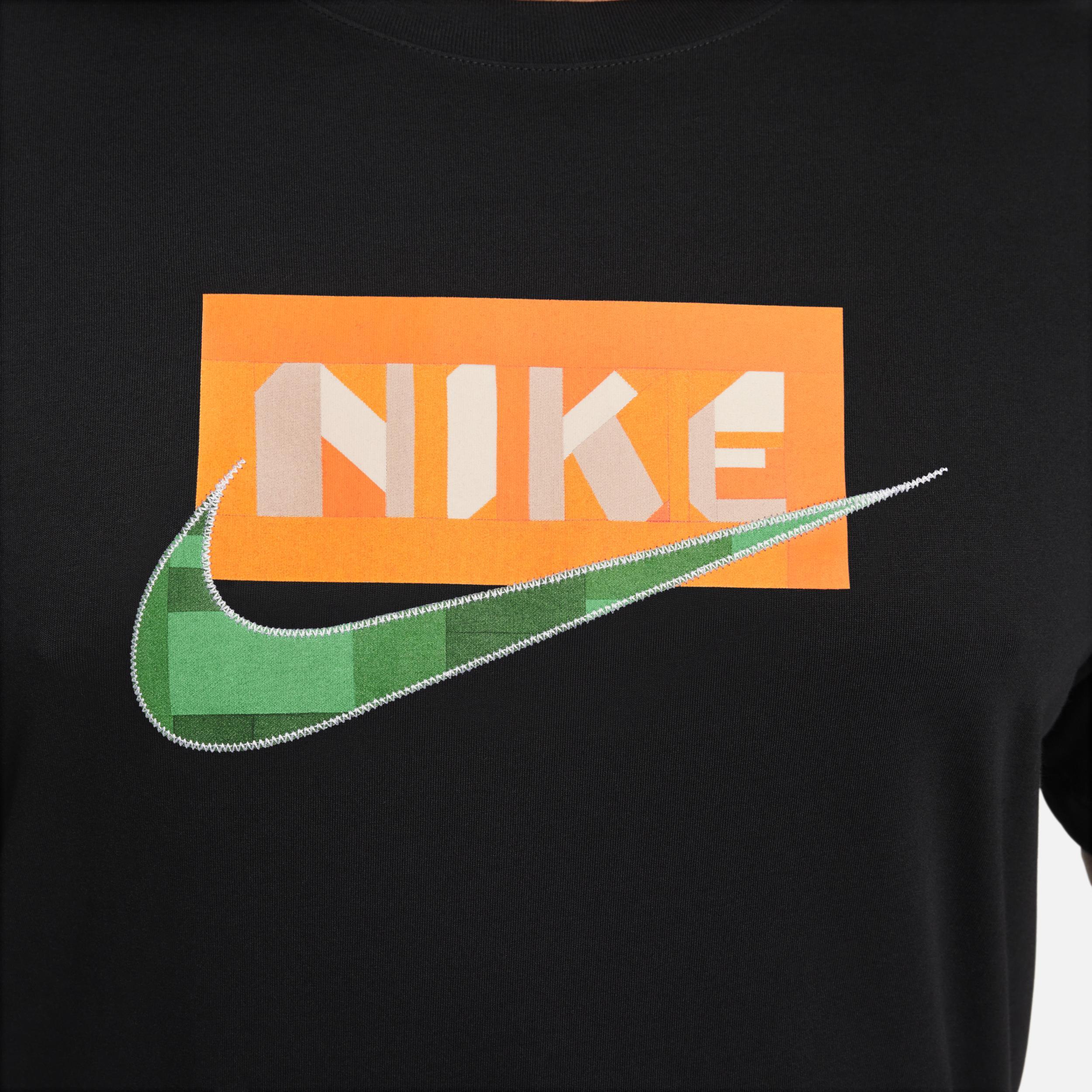 Nike Swoosh Appliqu Graphic T-Shirt Product Image