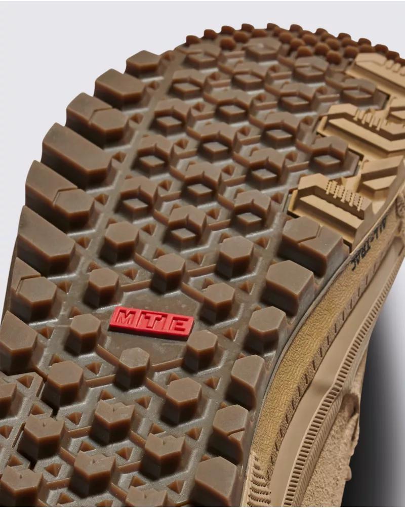 MTE Sk8-Hi GORE-TEX Insulated Shoe Product Image