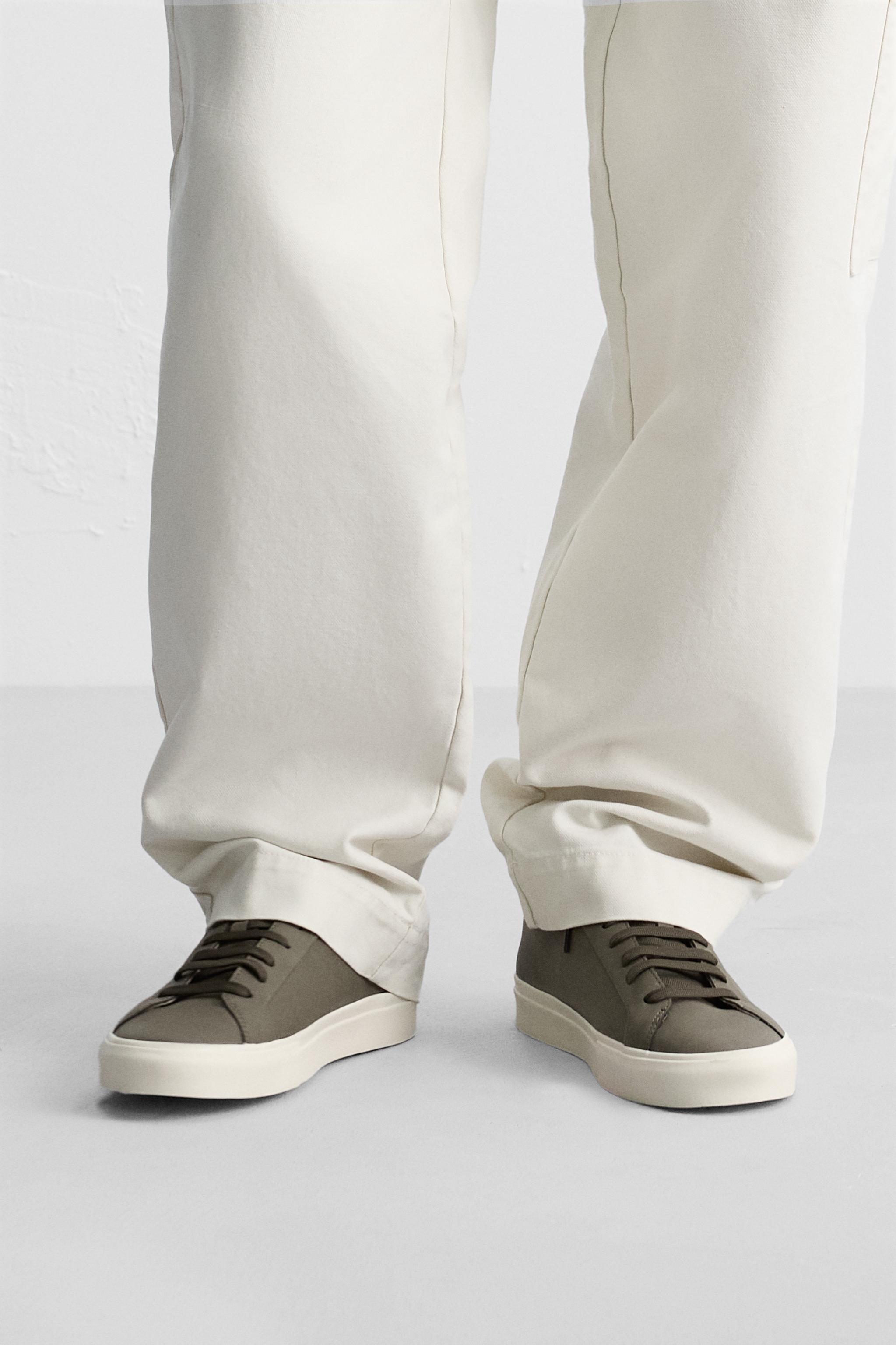 BASIC SNEAKERS Product Image