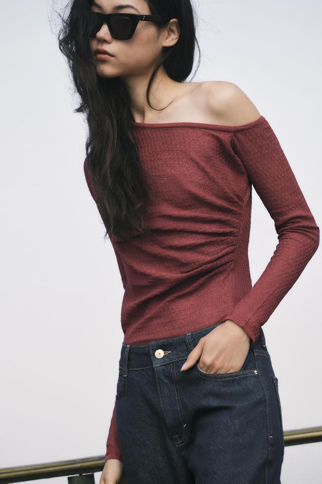 RUCHED KNIT TOP Product Image