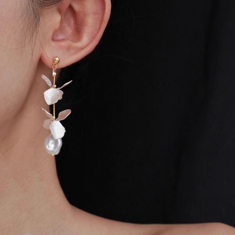 Faux Pearl Leaf Dangle Earring Product Image