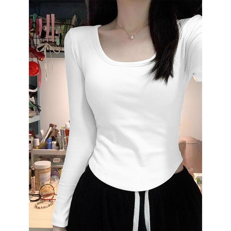 Long Sleeve Round Neck Plain Crop Tee Product Image