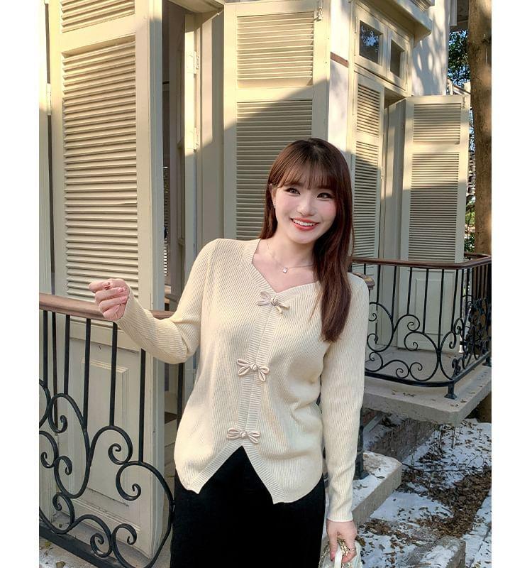 Long Sleeve V-Neck Plain Frog Closure Ribbed Knit Top Product Image