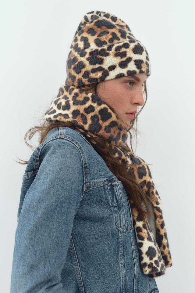 ANIMAL PRINT FINE KNIT BEANIE HAT Product Image