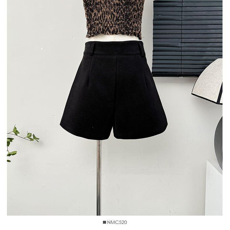 High-Waist Pleated Wool Shorts With Belt Loop Product Image