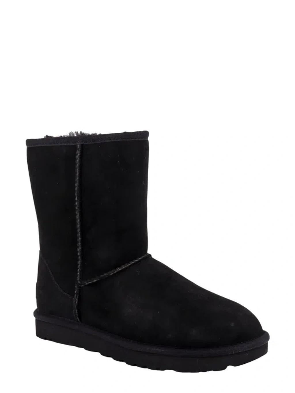 UGG Classic Short Ii Ankle Boots In Schwarz Product Image