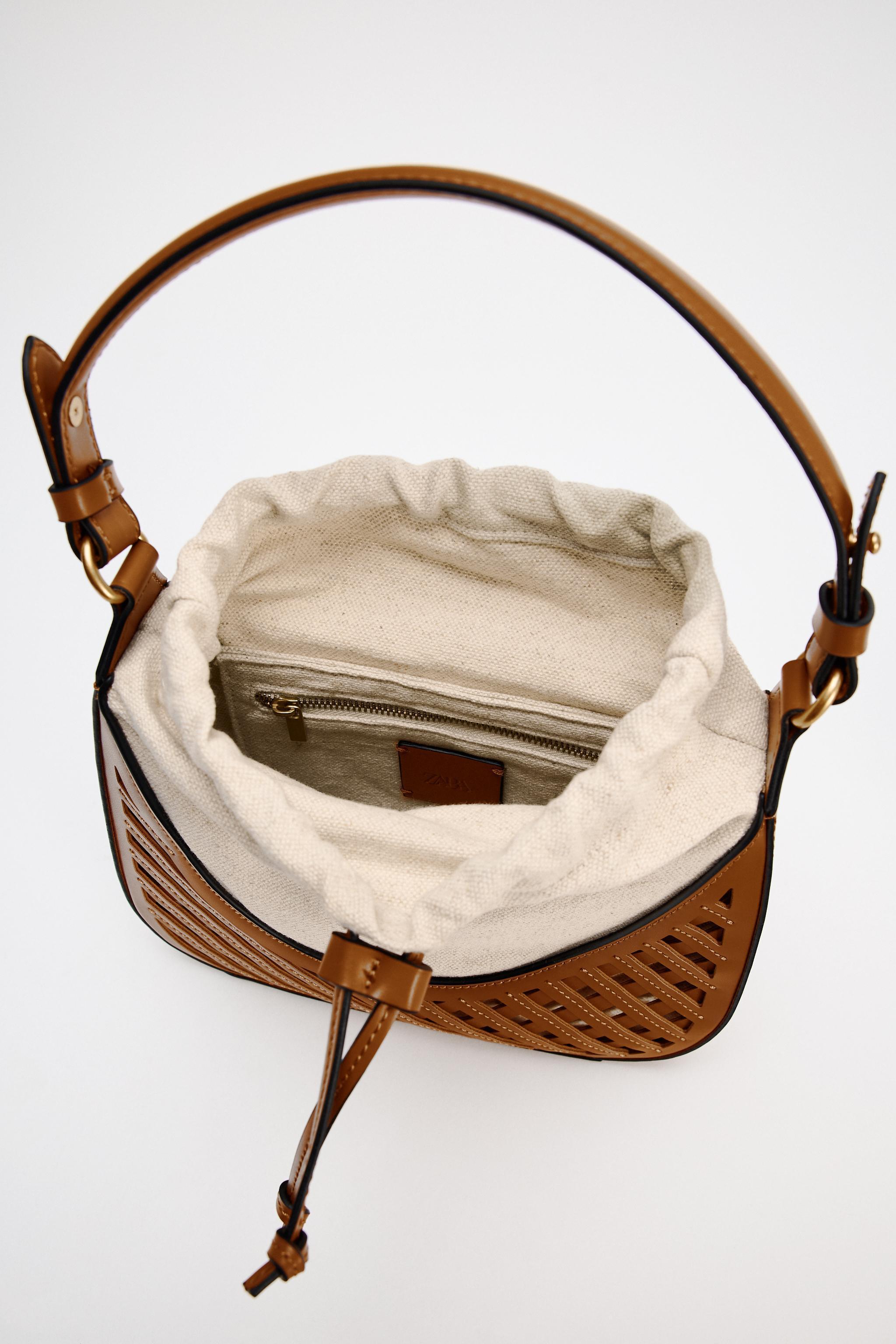 CONTRASTING BUCKET BAG Product Image