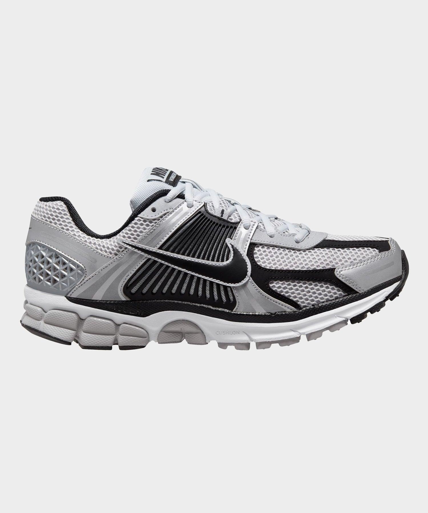 Nike Zoom Vomero in Metallic Silver / Pure Platinum Product Image