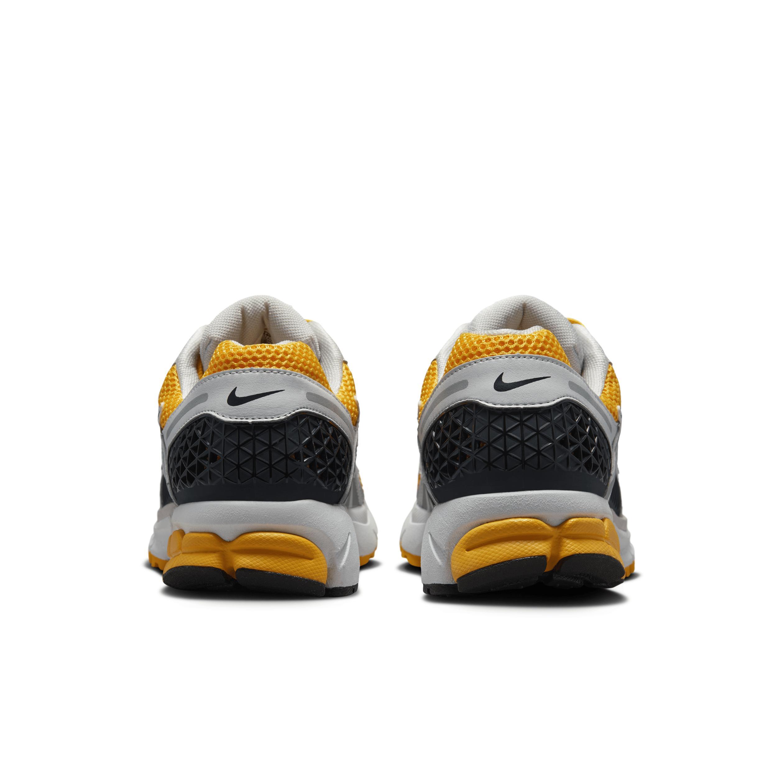 Nike Zoom Vomero 5 Men's Shoes Product Image