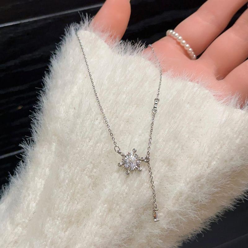 Snowflake Rhinestone Pendant Alloy Choker Product Image