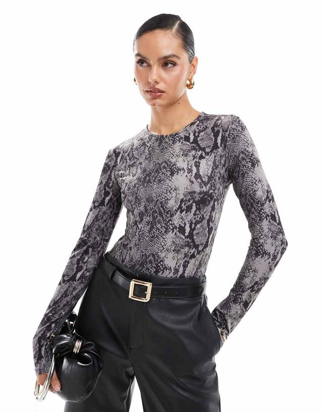 Stradivarius bodysuit in snake print Product Image