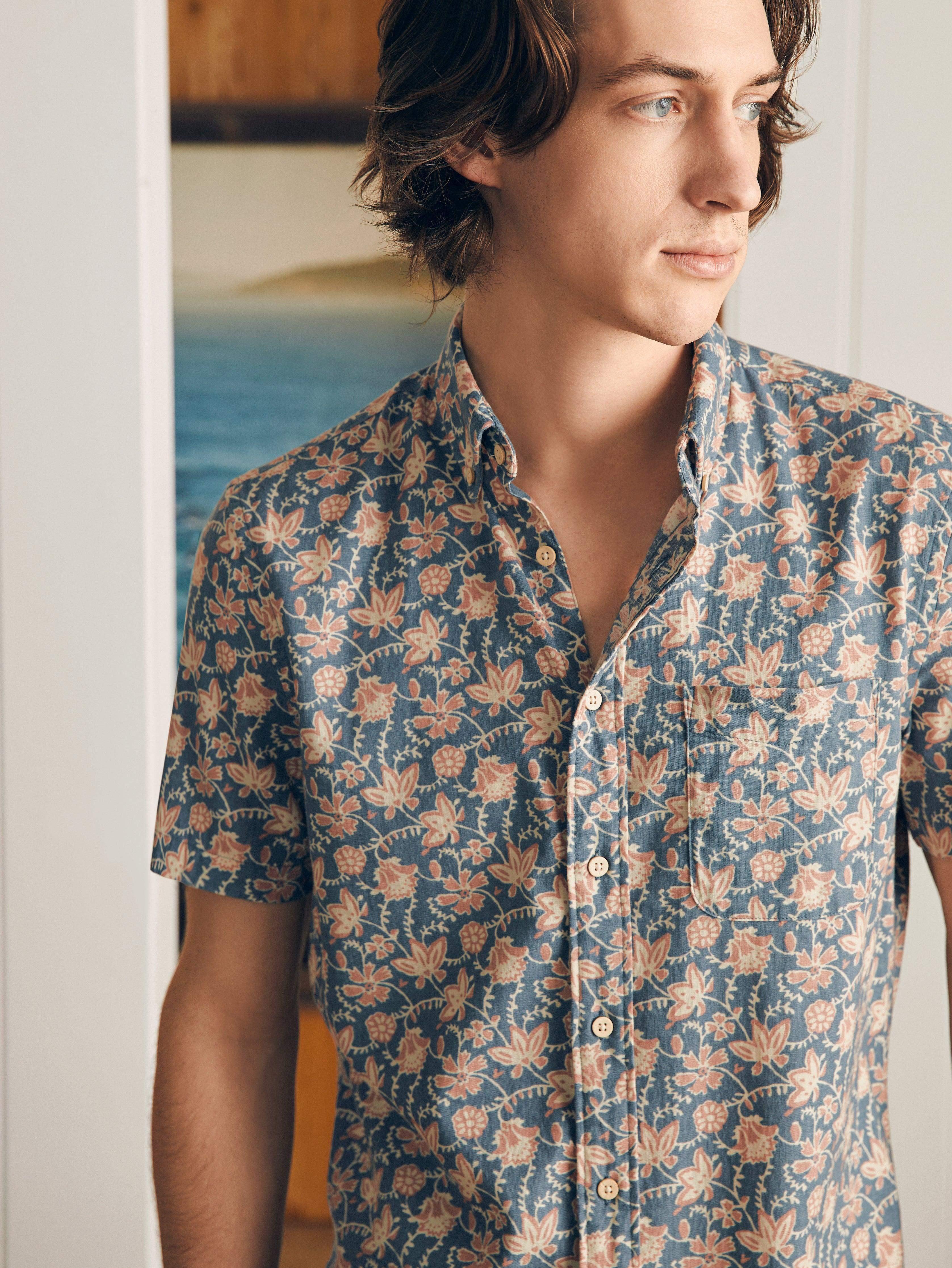 Short-Sleeve Breeze Shirt - Faded Floral Batik Male Product Image