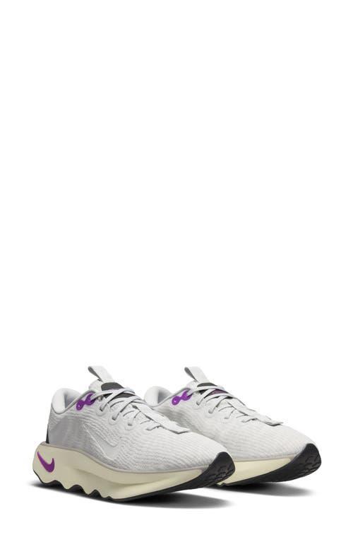 Nike Women's Motiva Walking Shoes Product Image