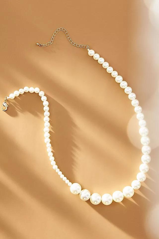 Graduated Pearl Necklace Product Image