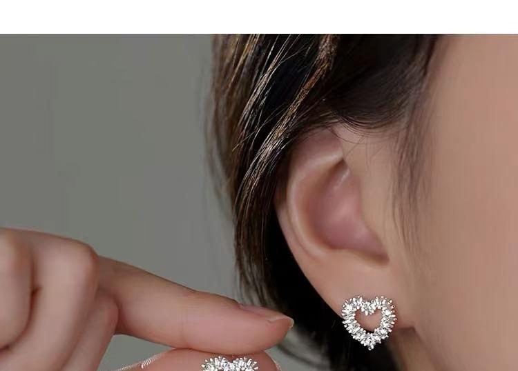 CZ Heart Stud Earring Product Image