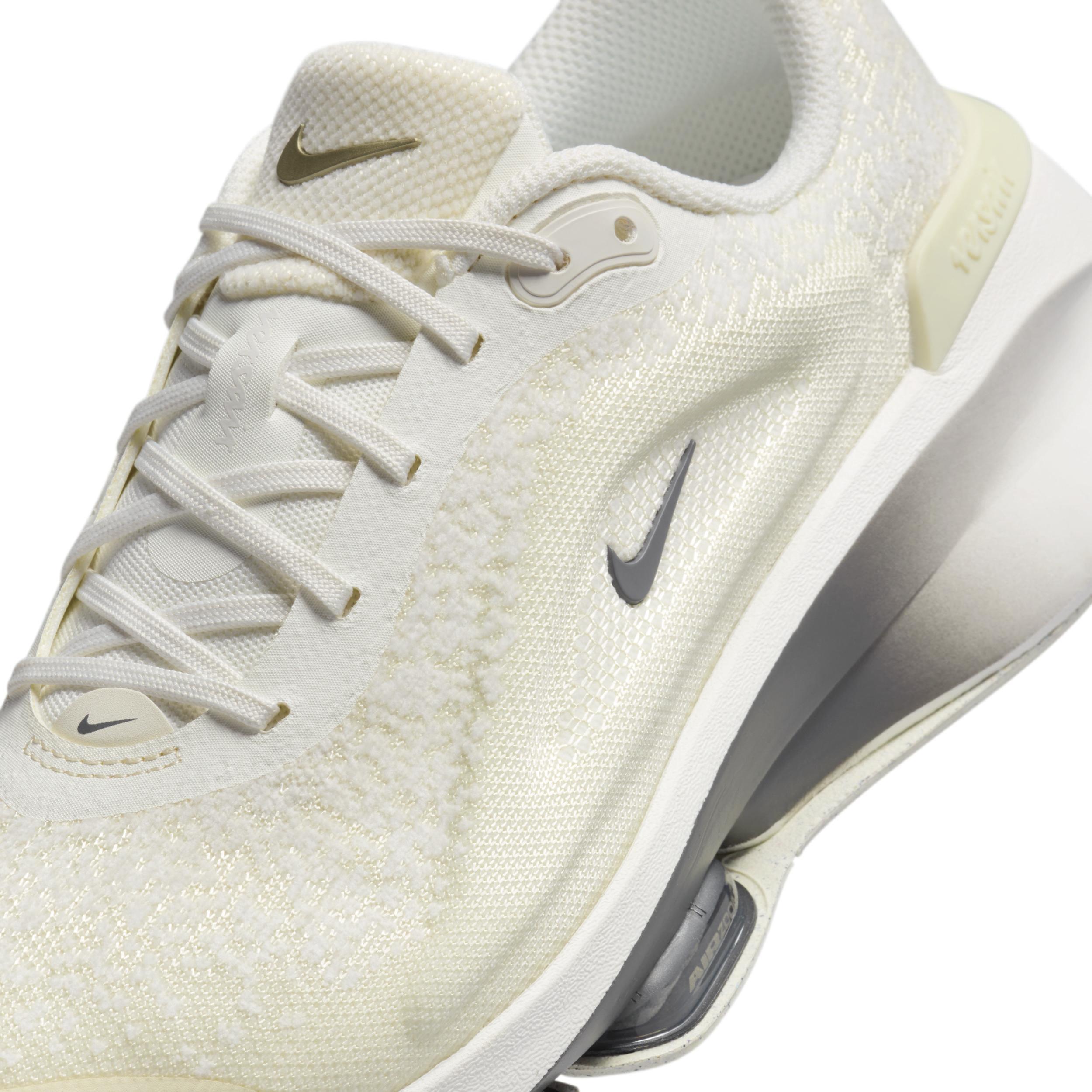 Nike Women's Versair Workout Shoes Product Image