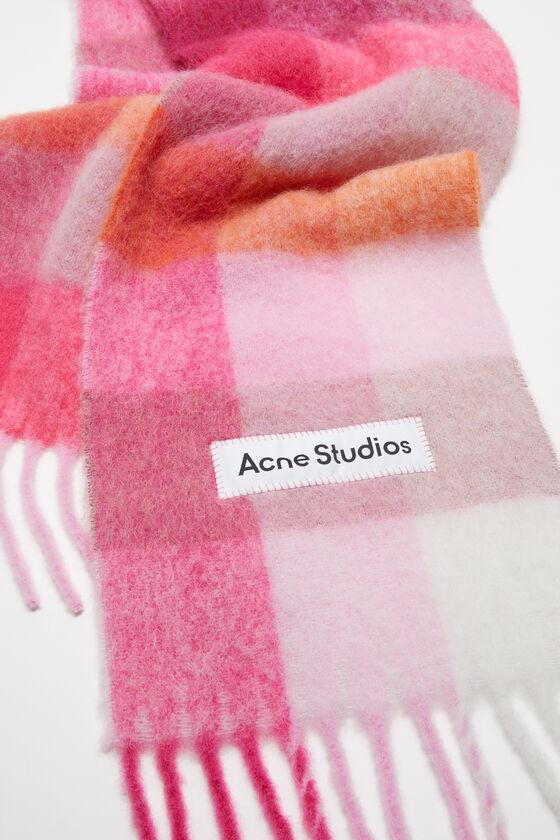 Mohair checked scarf Product Image