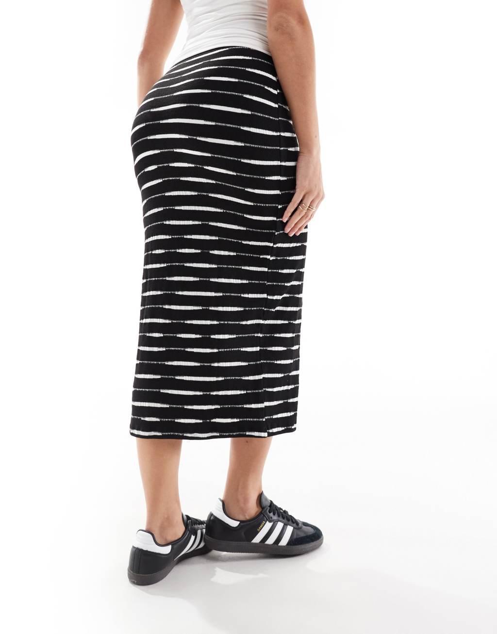 Mamalicious Maternity jersey midi skirt in black with space dye Product Image