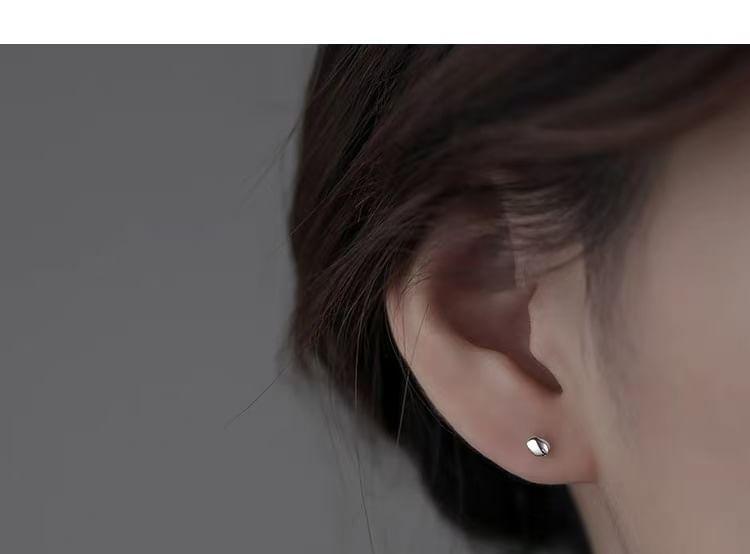 Sterling Silver Stud Earring Product Image