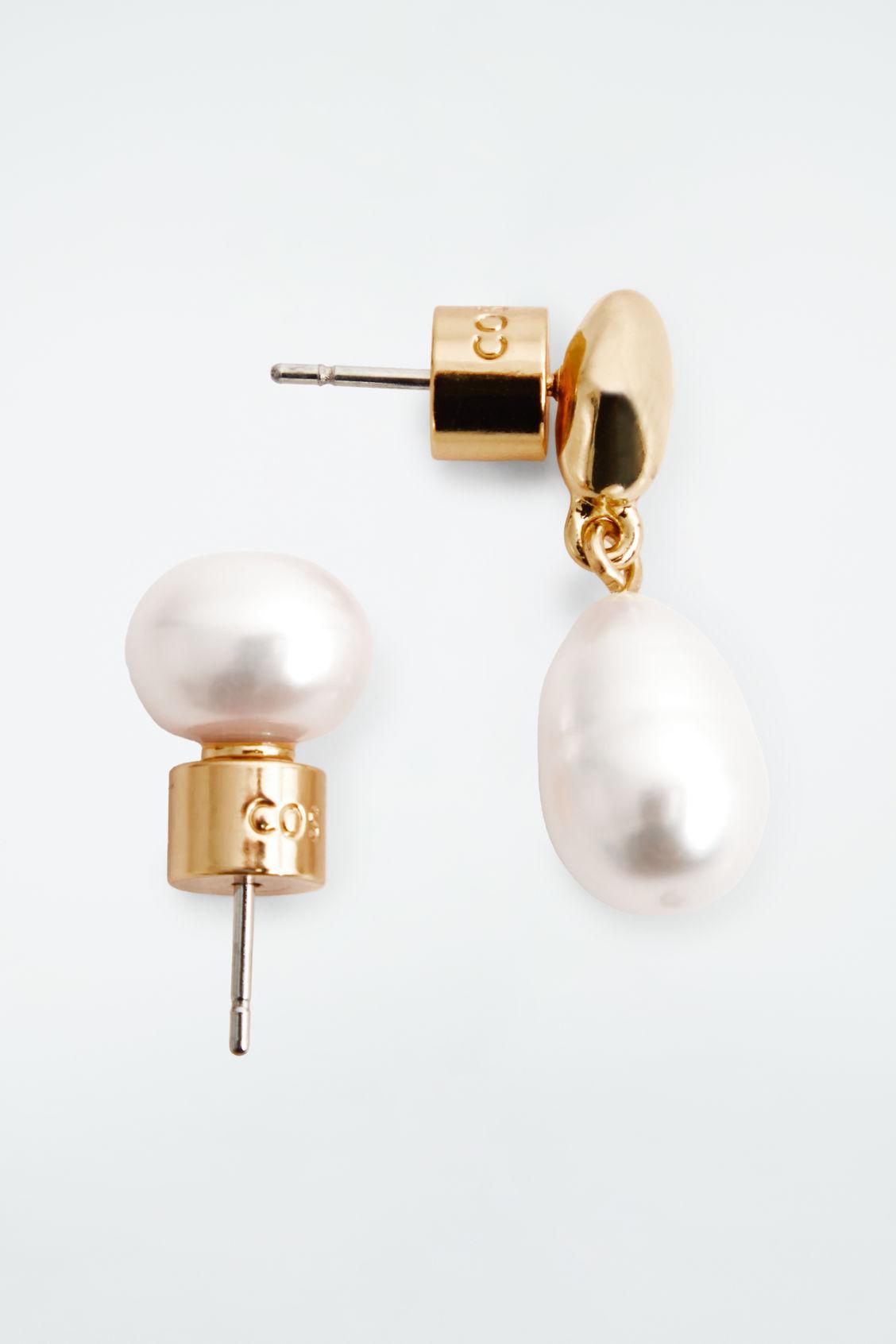 MISMATCHED PEARL EARRINGS Product Image