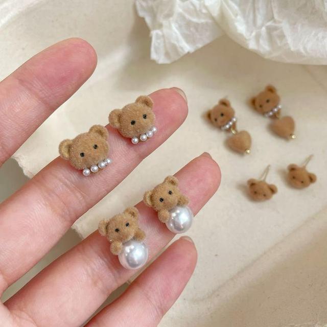 Bear Stud Earring Product Image