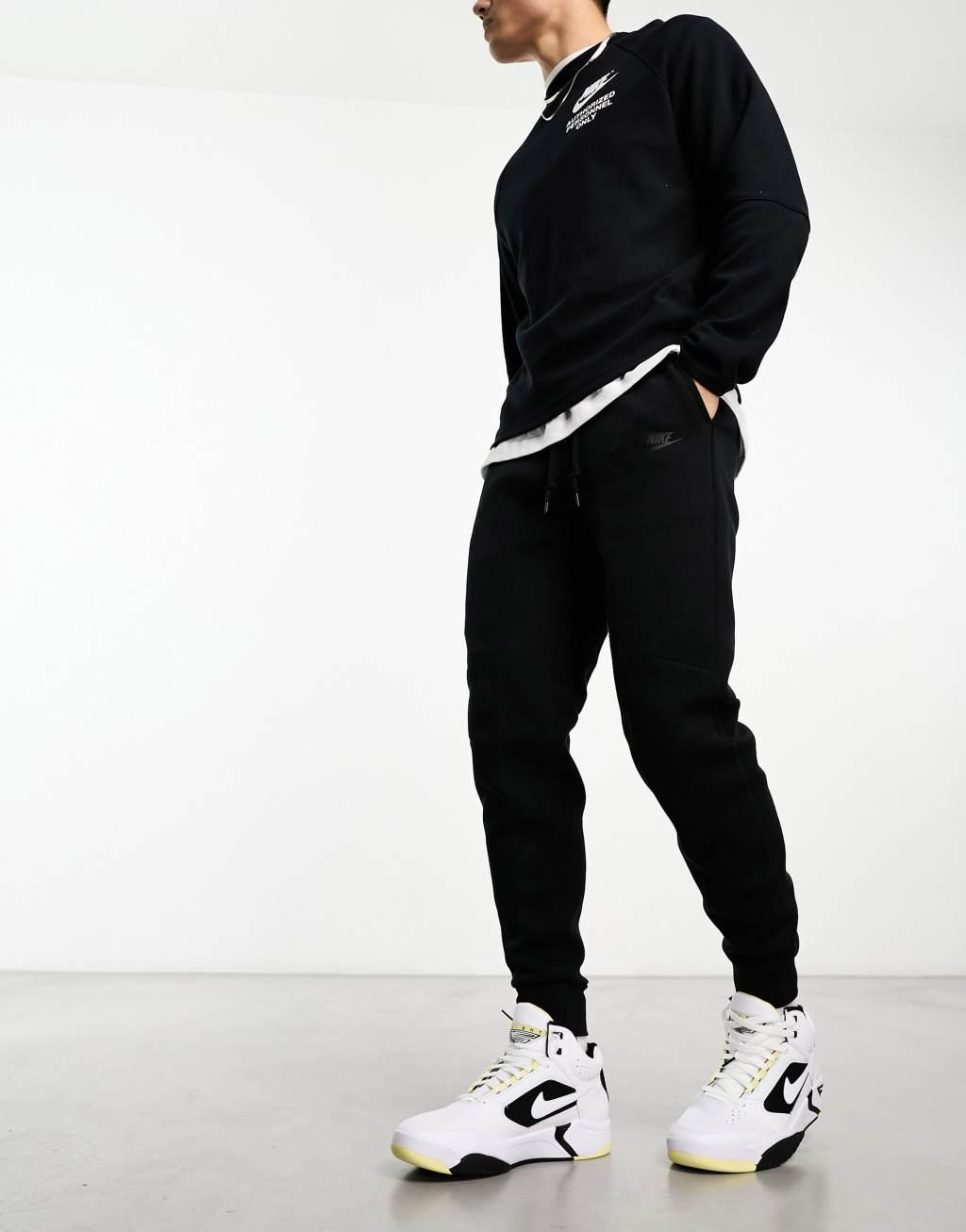 Nike Tech Fleece joggers in black Product Image