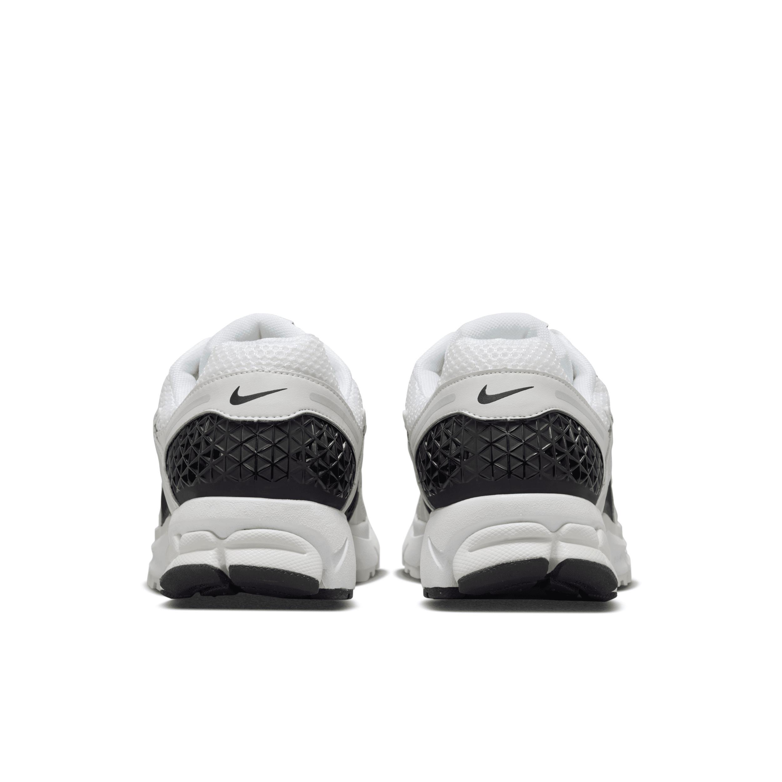 Nike Mens Zoom Vomero 5 Shoes Product Image