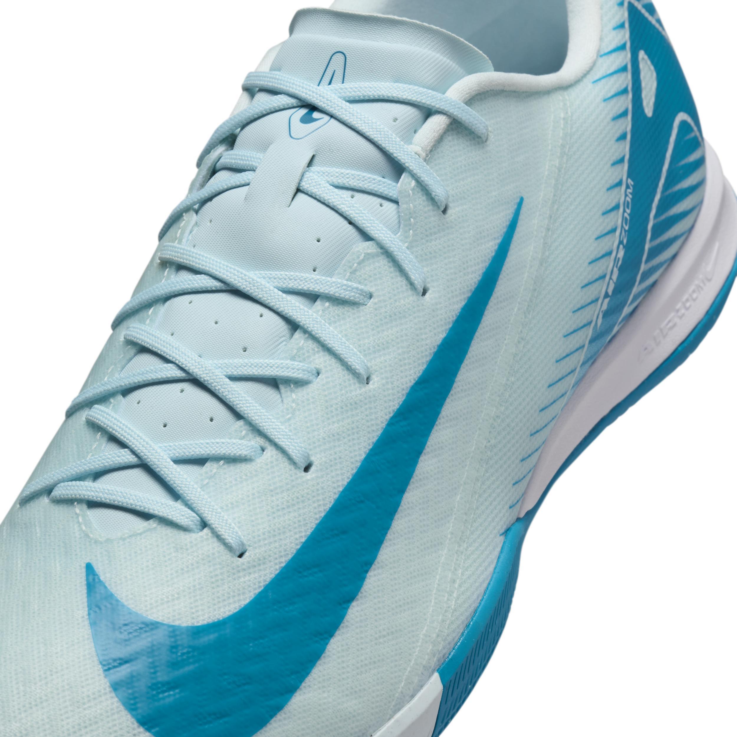 Nike Men's Mercurial Vapor 16 Academy IC Low-Top Soccer Shoes Product Image