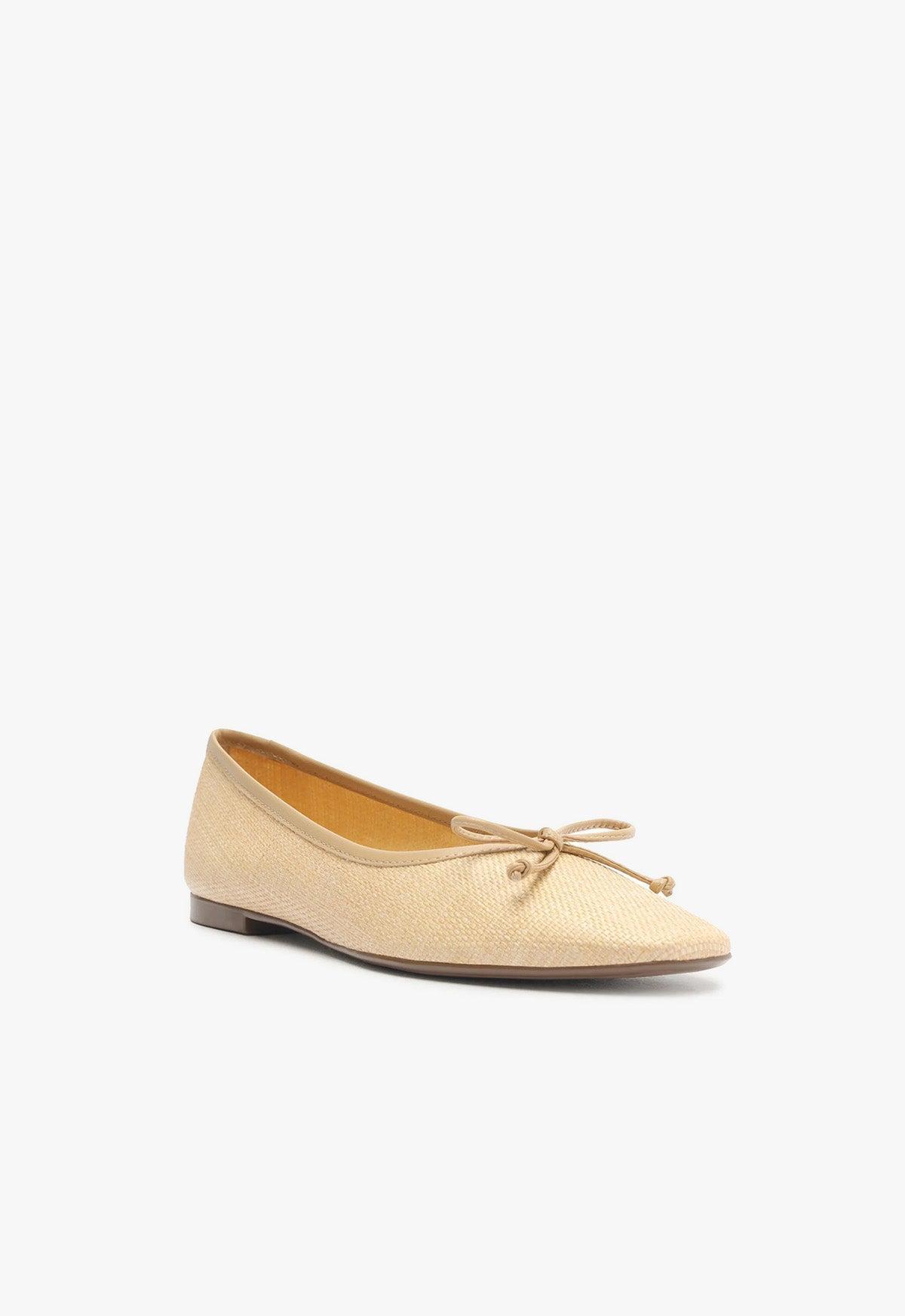 Arissa Straw Flat Female Product Image