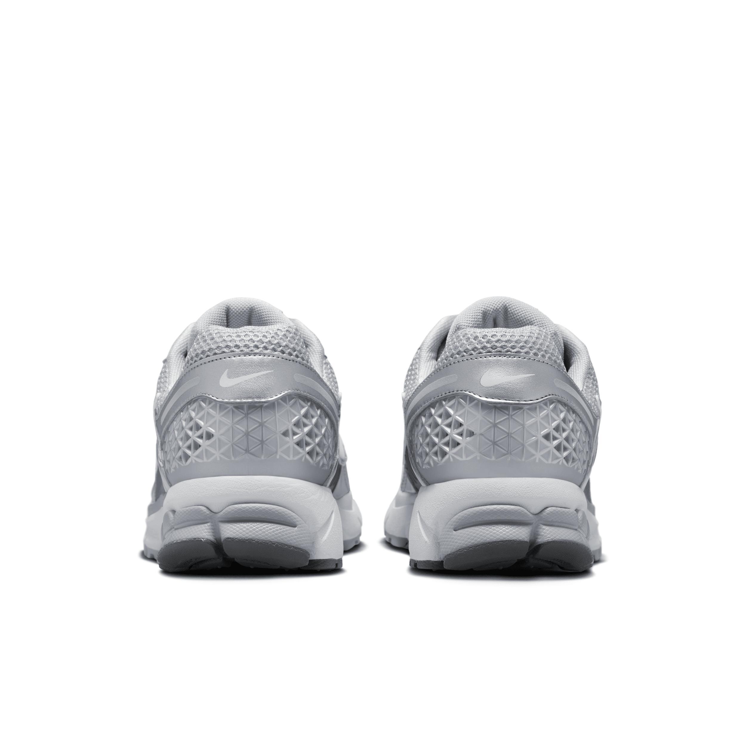 Nike Men's Zoom Vomero 5 Shoes Product Image