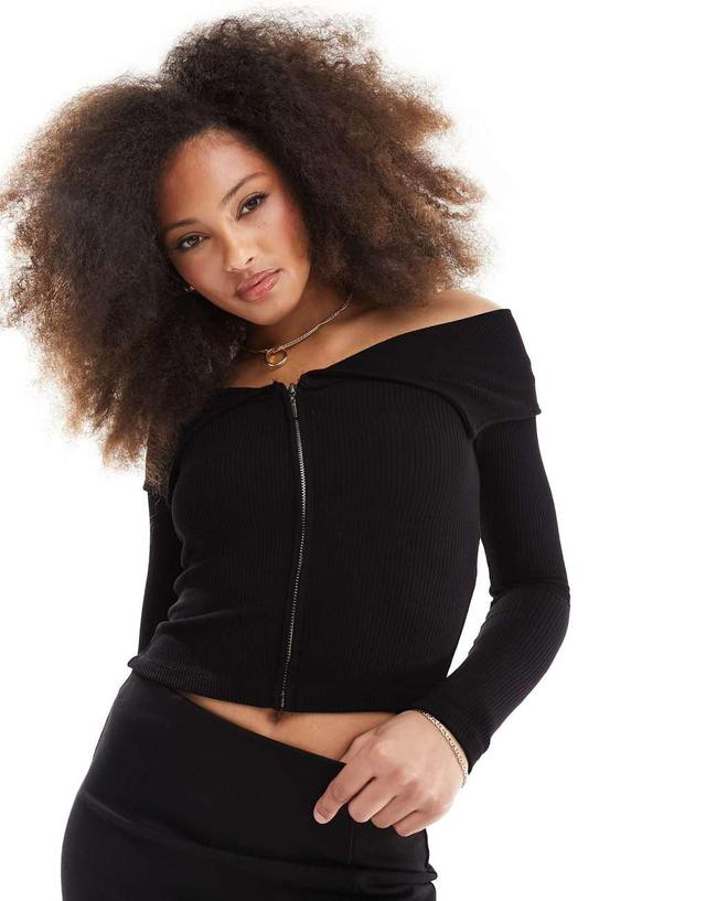 Pull&Bear off shoulder long sleeved top in black Product Image