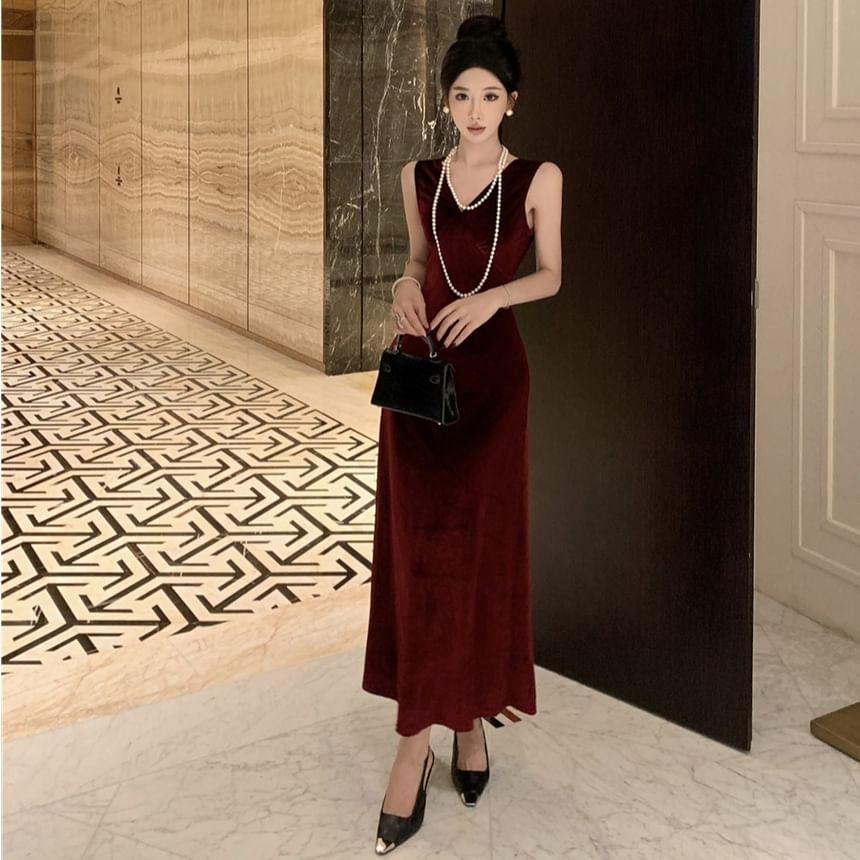 Sleeveless V-Neck Plain Velvet Midi A-Line Dress Product Image