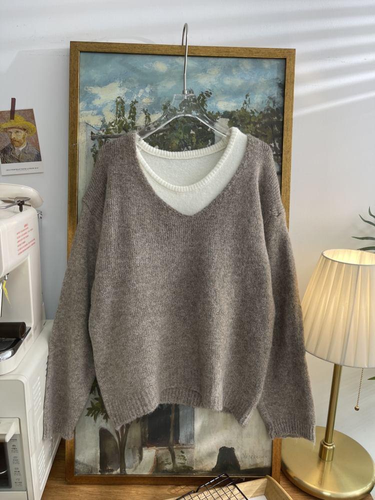 Set: Scoop Neck Plain Knit Crop Tank Top + V-Neck Sweater Product Image