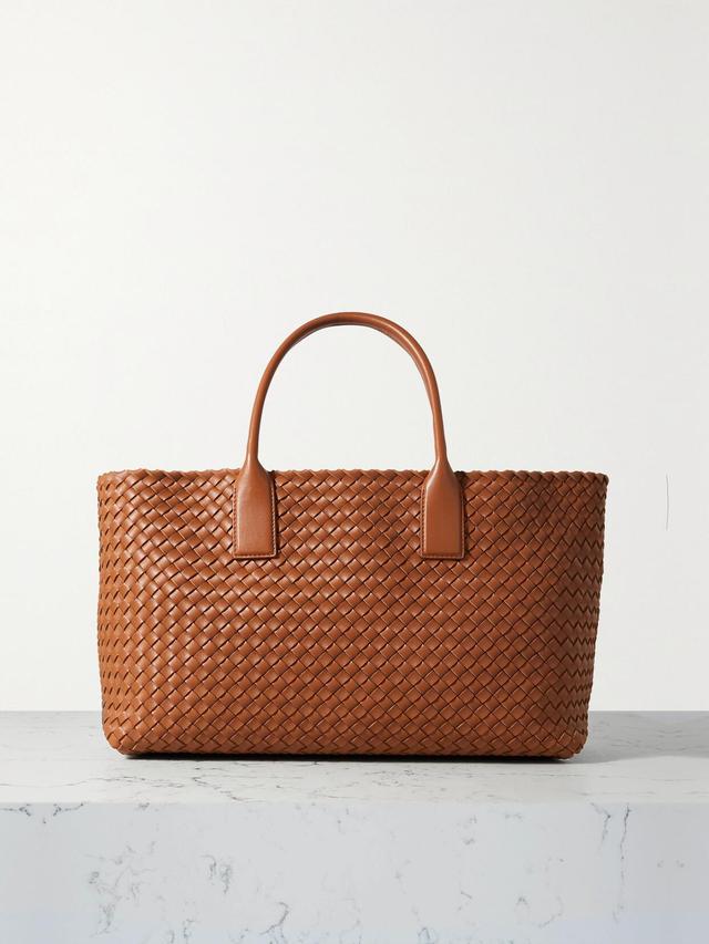 BOTTEGA VENETA Cabat Intrecciato Leather Tote In Brown Product Image