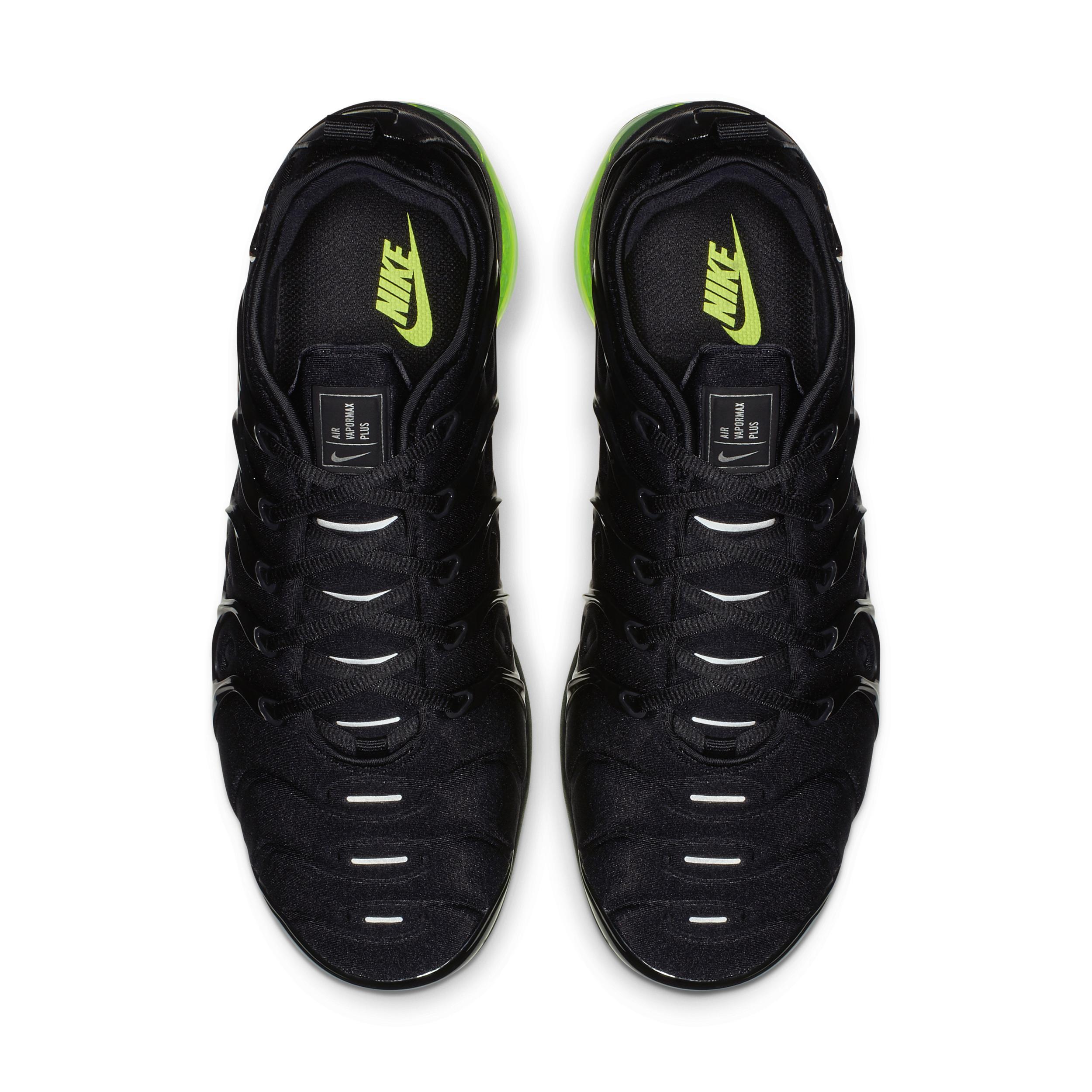 Nike Men's Air VaporMax Plus Shoes Product Image