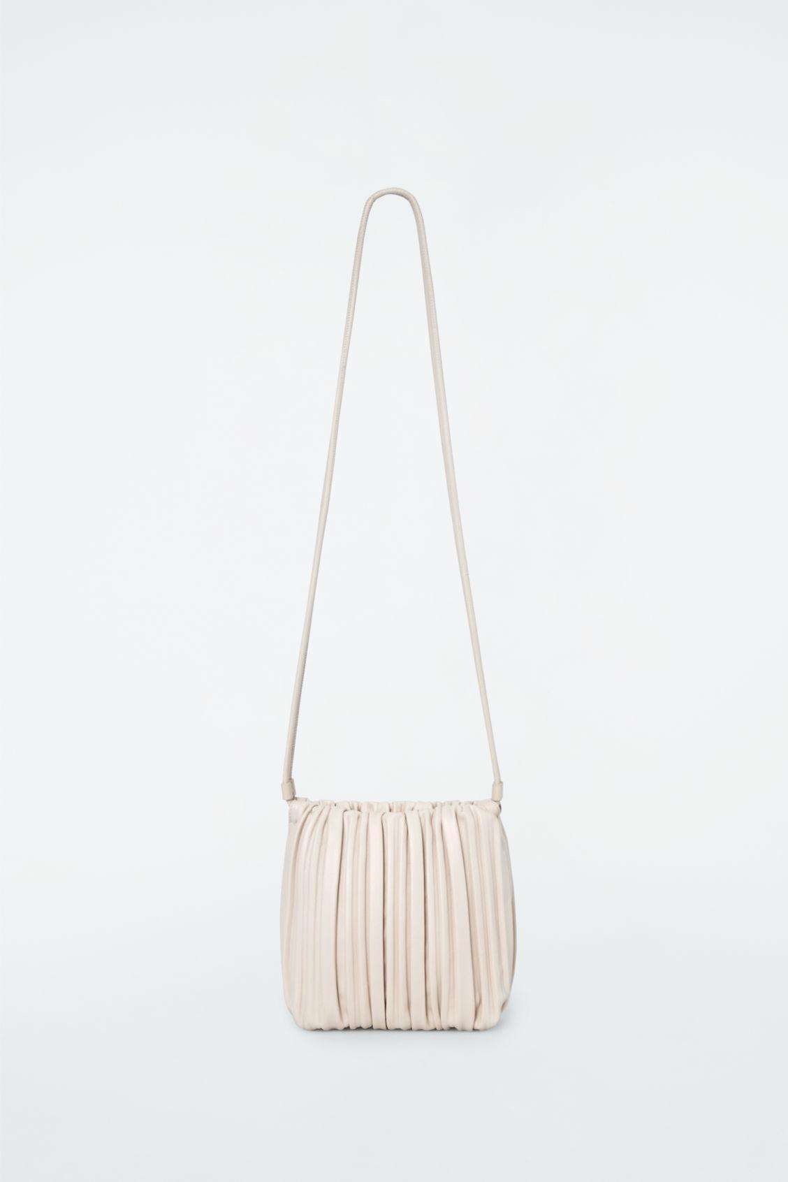 SCALLOP CROSSBODY - LEATHER Product Image