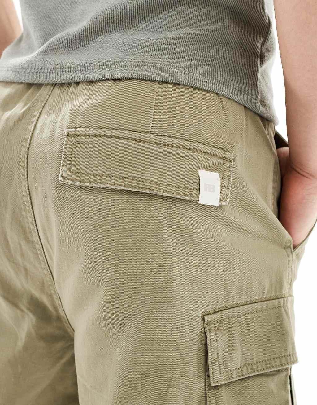 Pull&Bear cargo shorts in khaki Product Image