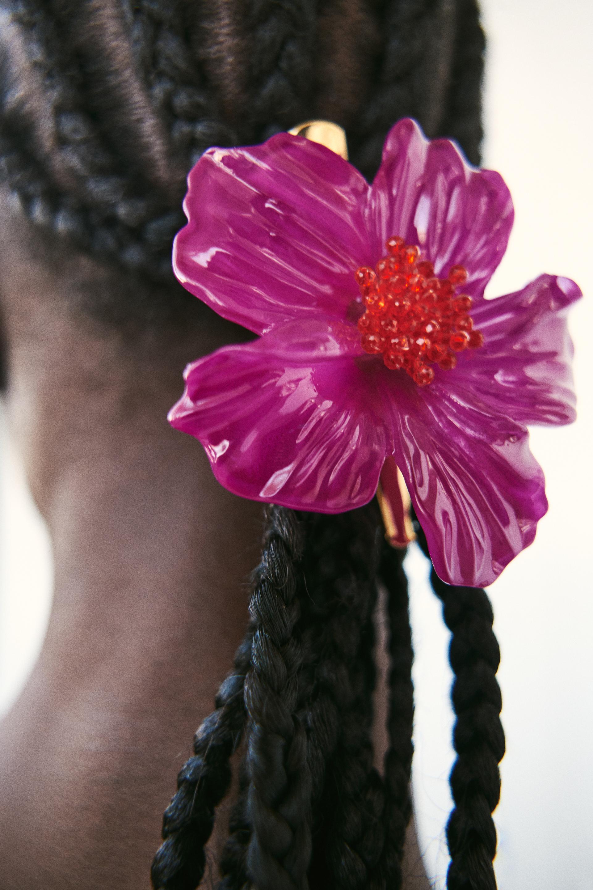 SHIMMERY FLORAL HAIR CLIP Product Image