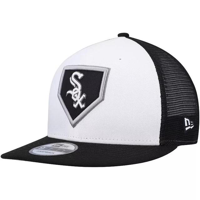 Mens New Era /Black Chicago Sox 2022 Clubhouse Trucker 9FIFTY Snapback Hat Product Image