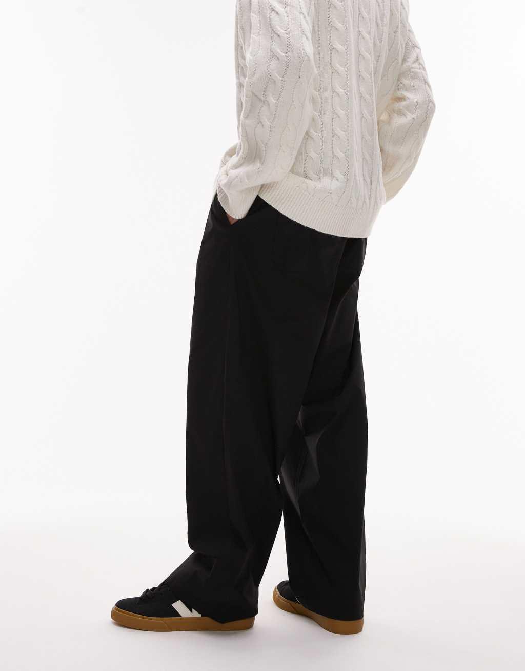 Selected Homme Leroy pleated pants in black Product Image