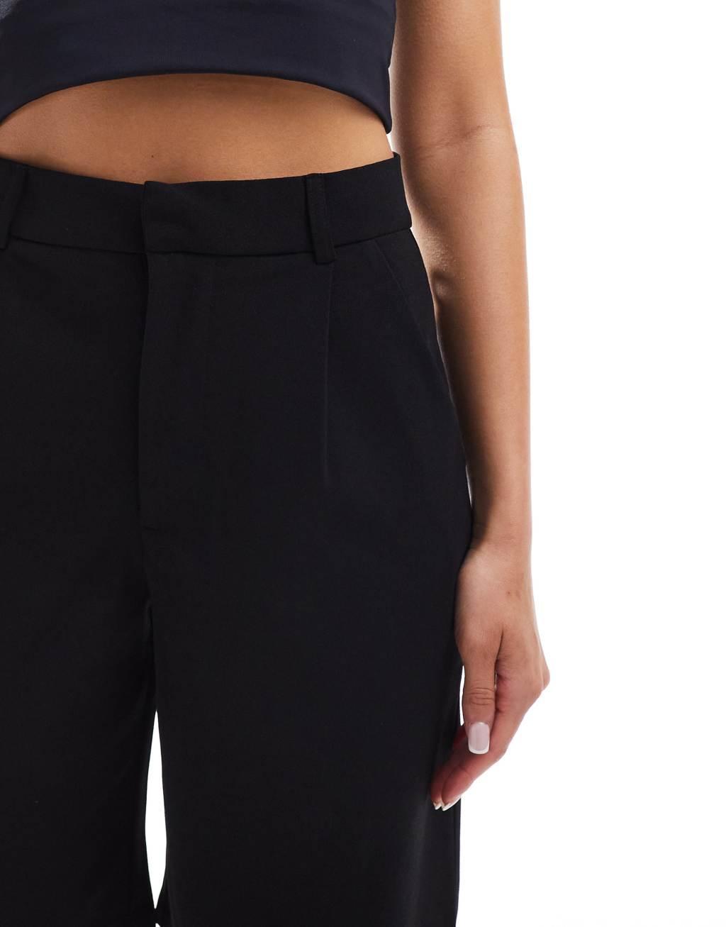 JDY longline short in black Product Image