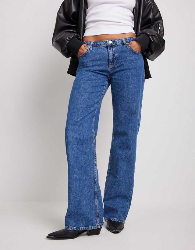 NA-KD low waist straight leg jeans in mid blue Product Image