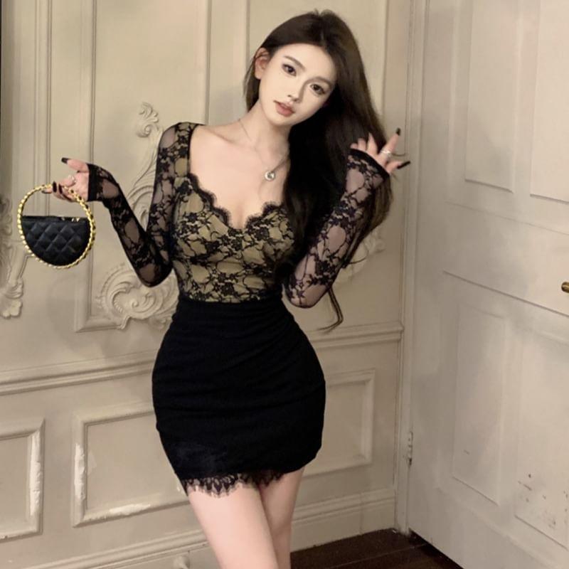 Long-Sleeve Sweetheart-Neckline Lace Panel Mini Bodycon Dress Product Image