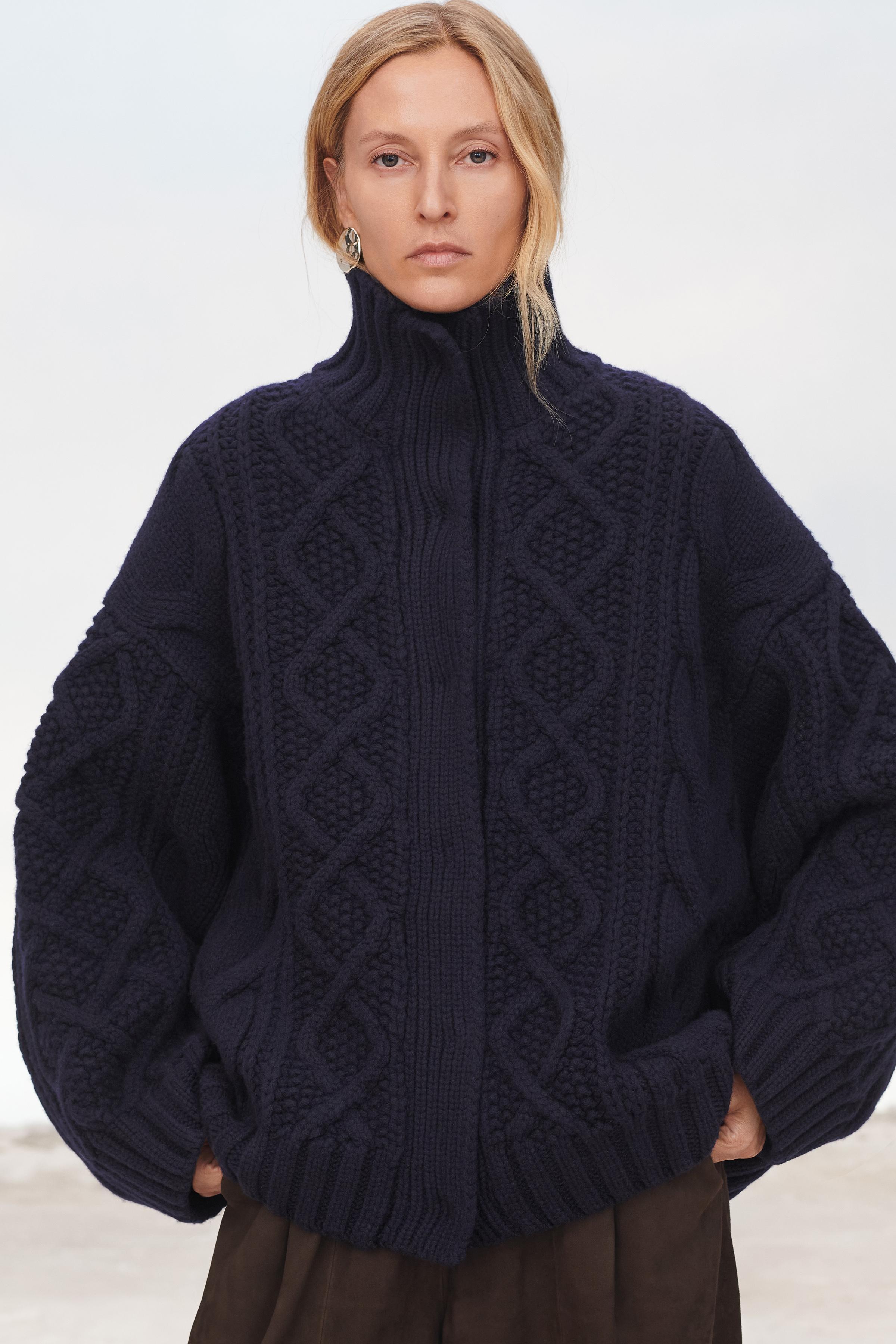 100% WOOL KNIT SWEATER Product Image