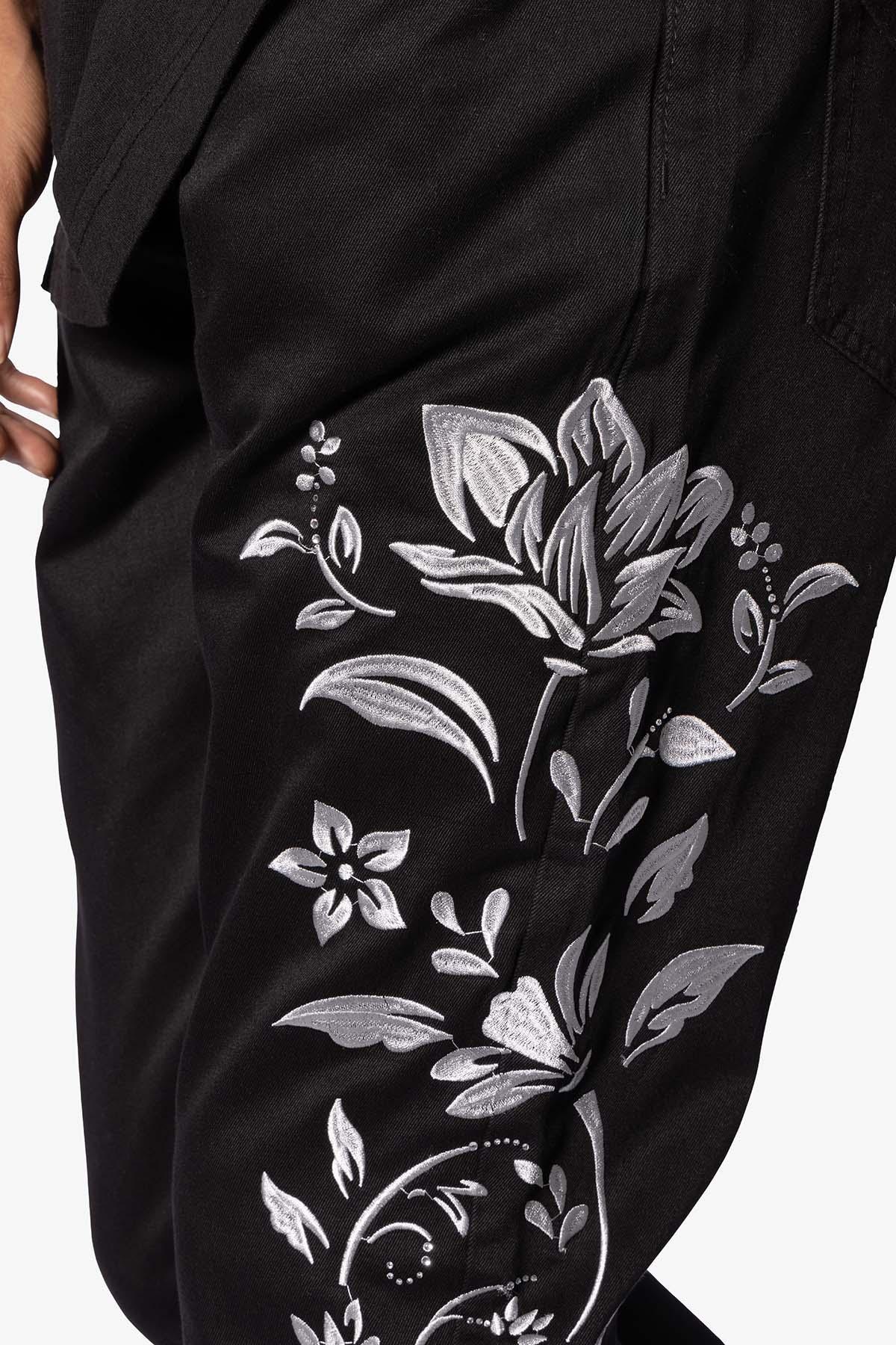 B690 Floral Embroidery Flare Denim - Black Product Image